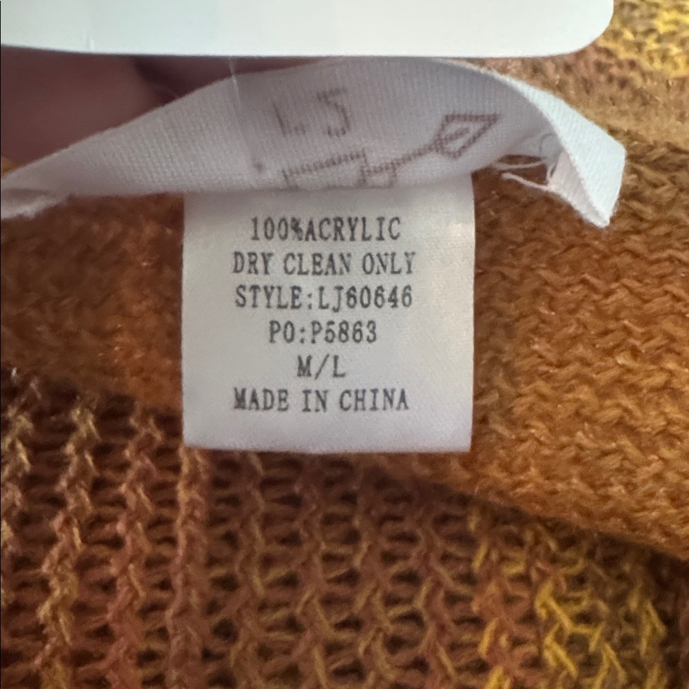 Wearable sweater poncho‎ - Picture 4 of 5
